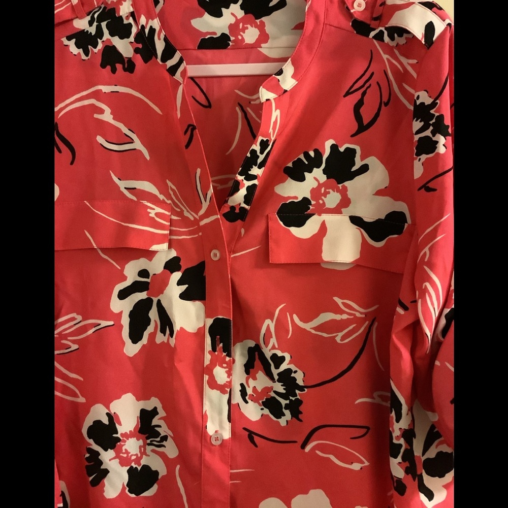 Blouse NWOT with flaps - Picture 2 of 8